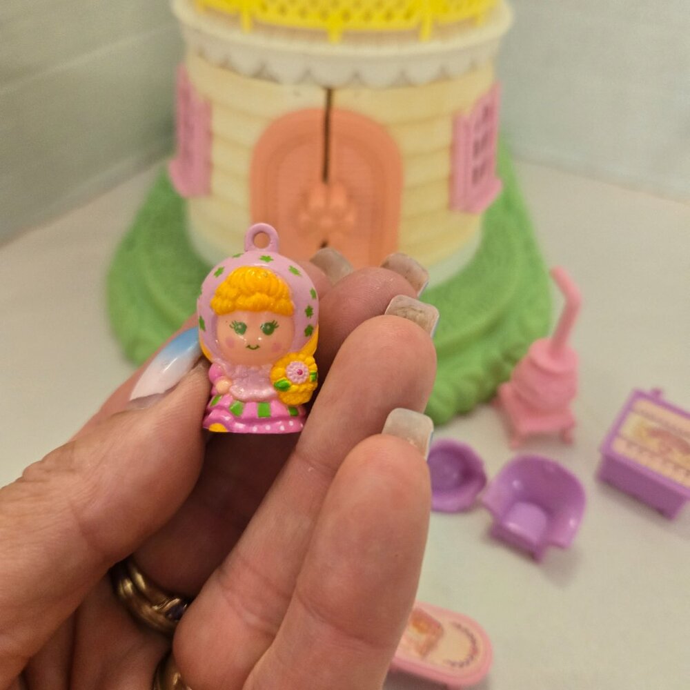 ❤ 1980s Vintage Charmkins Ring Whippoorwill House playset figures & pieces ❤ - Picture 3 of 10